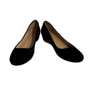 Dream Pairs Women’s Slip On Black Suede Shoes. Size 8.5 Heel Is 1.5”